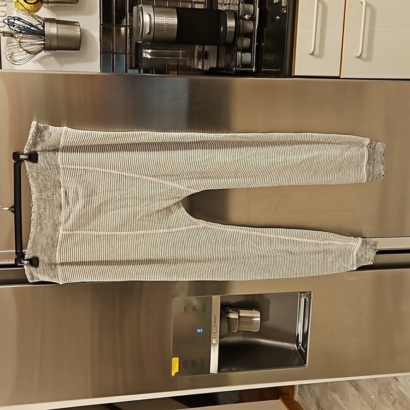 💕THE GREAT💕 The Gym Pant ~ Gray with White Stripes Distressed Size 3 Large NWT - Picture 2 of 15